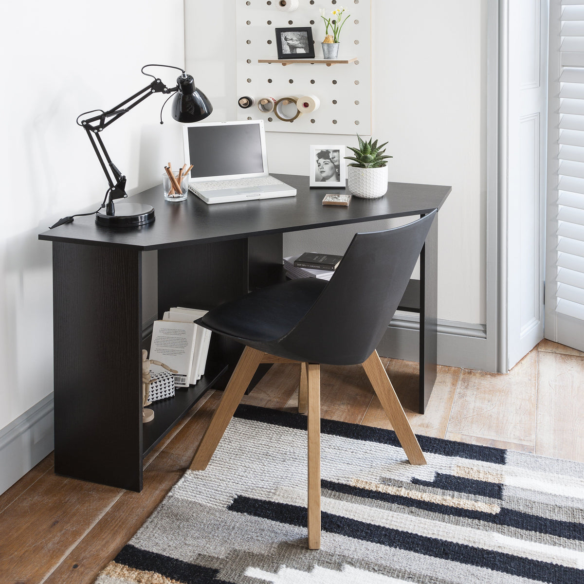 Bureau d&#39;angle noir