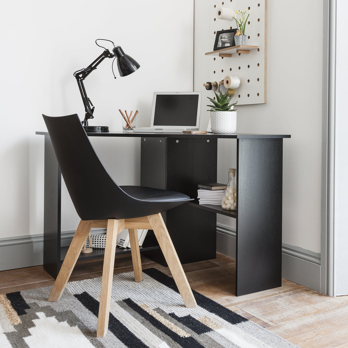 Bureau d&#39;angle noir