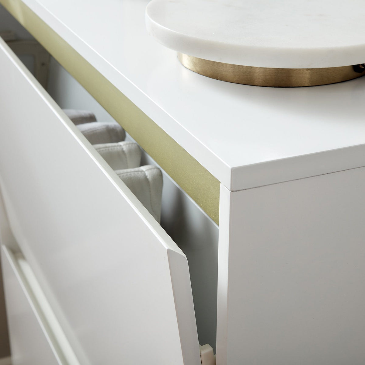 Iliana - Meuble à Chaussures - 2 Portes - Blanc - laura james