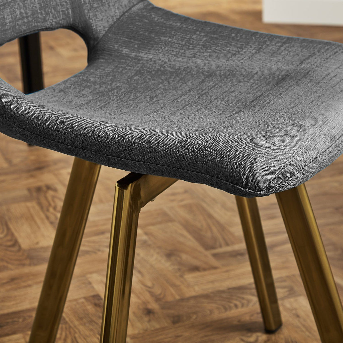 Lot 2 chaises en lin -  gris et laiton - laura james