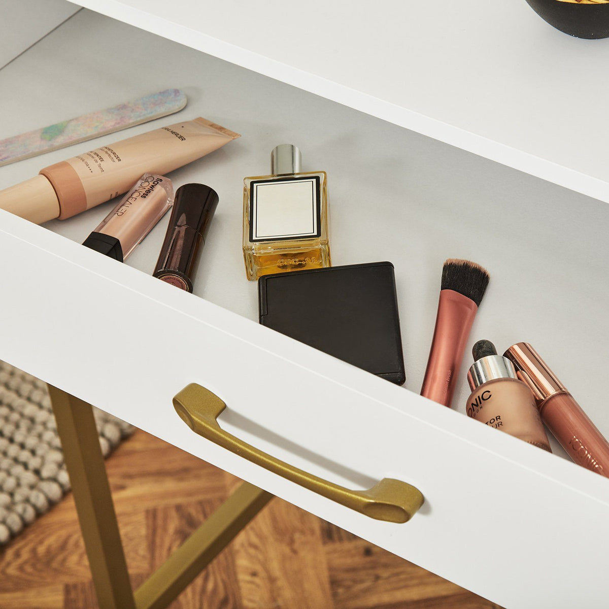 Petit Bureau - Marie - blanc et laiton | Laura James